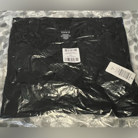 New WithTag Torrid Foxy Keyhole Sweetheart Tie Top - Picture 3 of 3